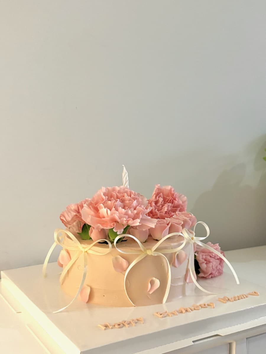 Fresh carnations for a very special mummy