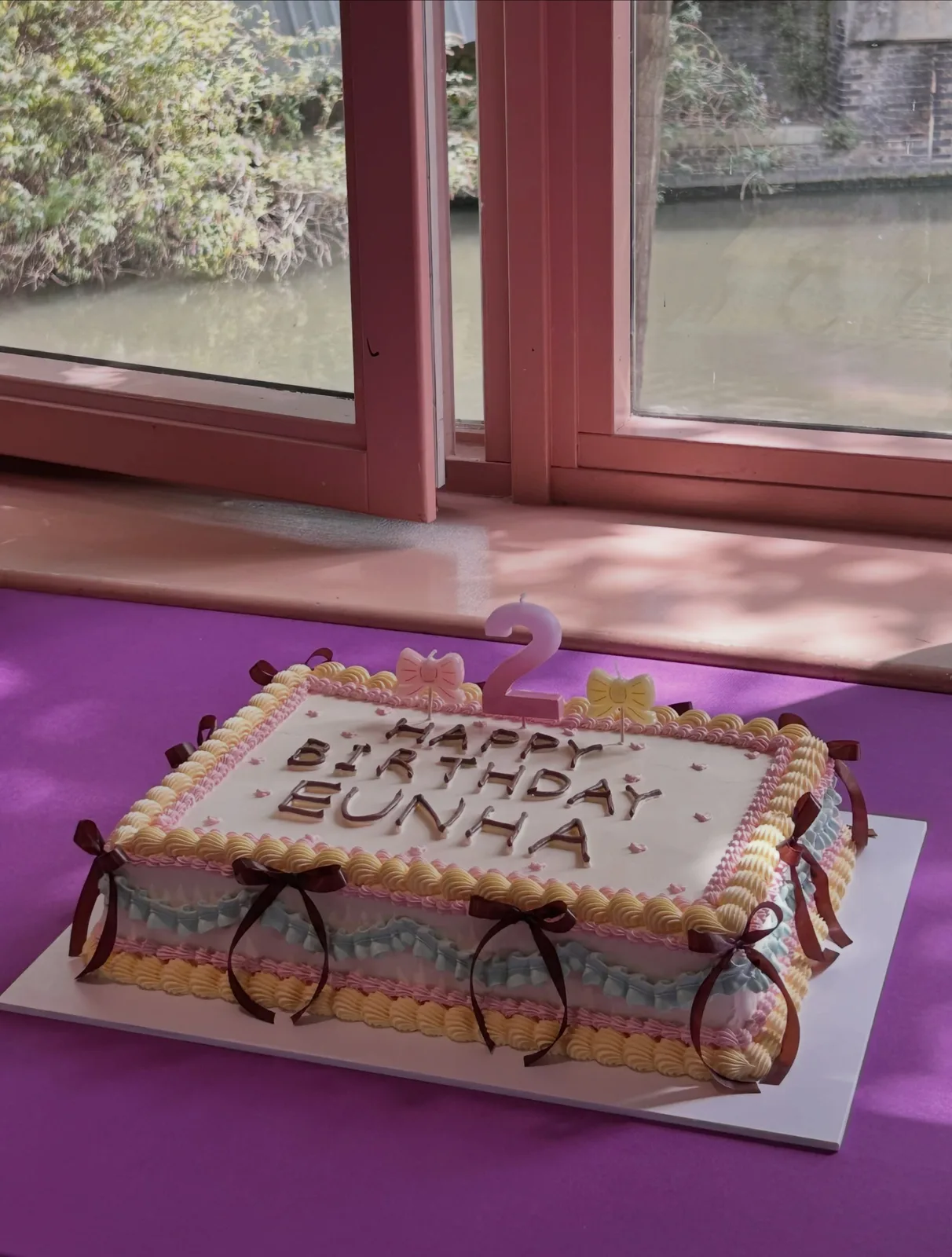 Ivory square cake with piped lettering and border, Korean-inspired custom cake handmade in Streatham, London