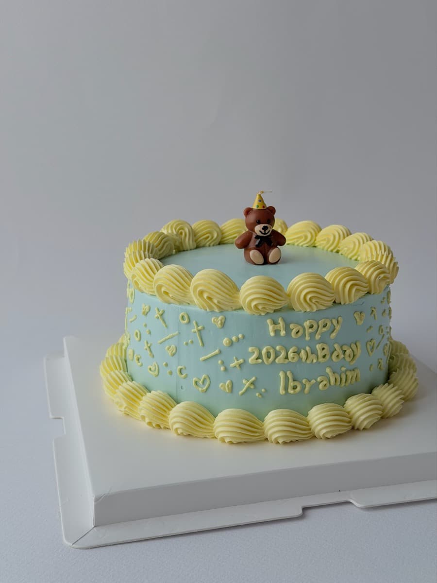Mint & lemon with a party teddy on top