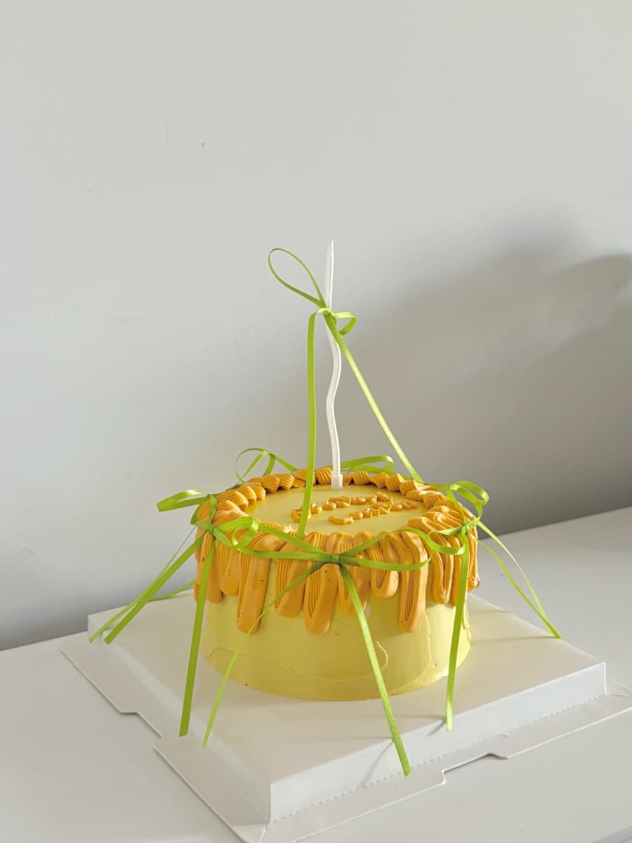 Sunny yellow drip with lime green ribbons