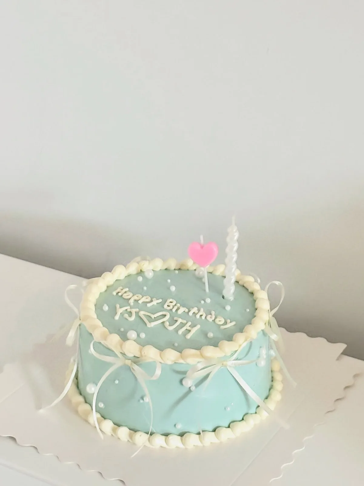 Mint green cake with pink heart and piped border, Korean-inspired custom cake handmade in Streatham, London