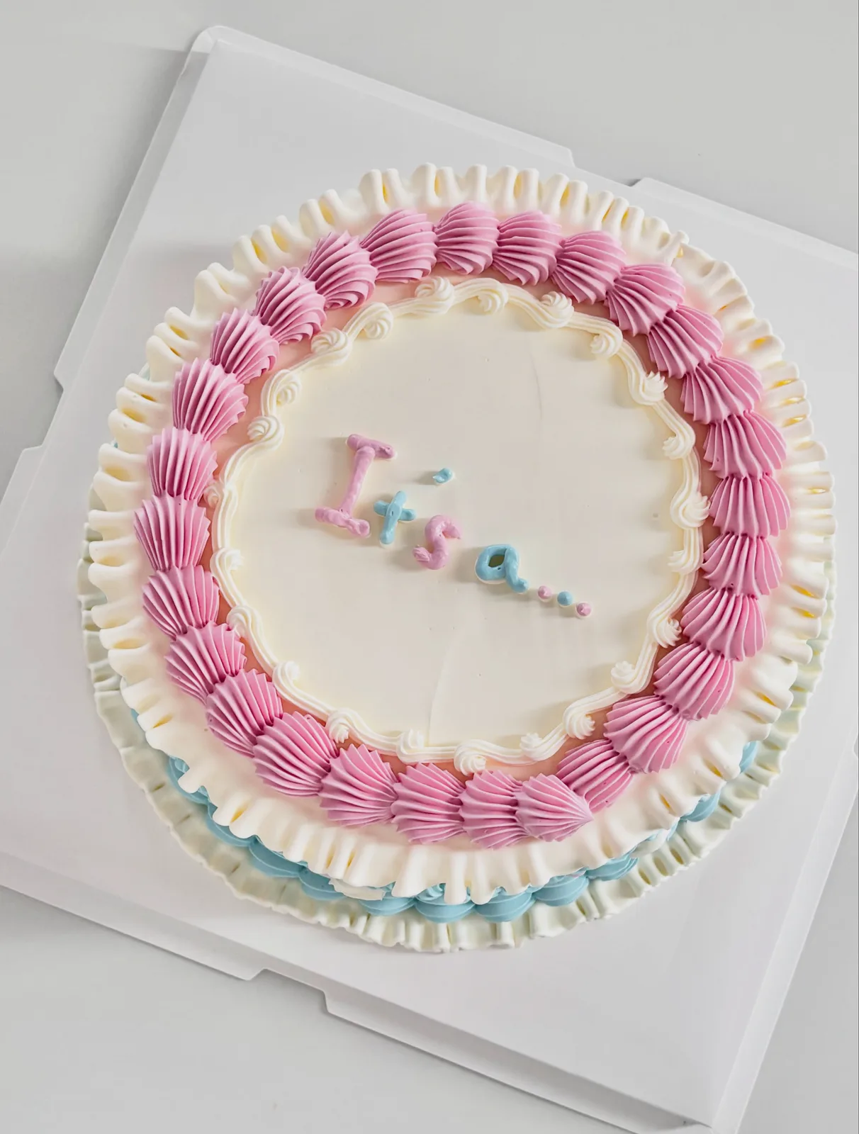 Pink and white cake with piped shell border and lettering, Korean-inspired custom cake handmade in Streatham, London