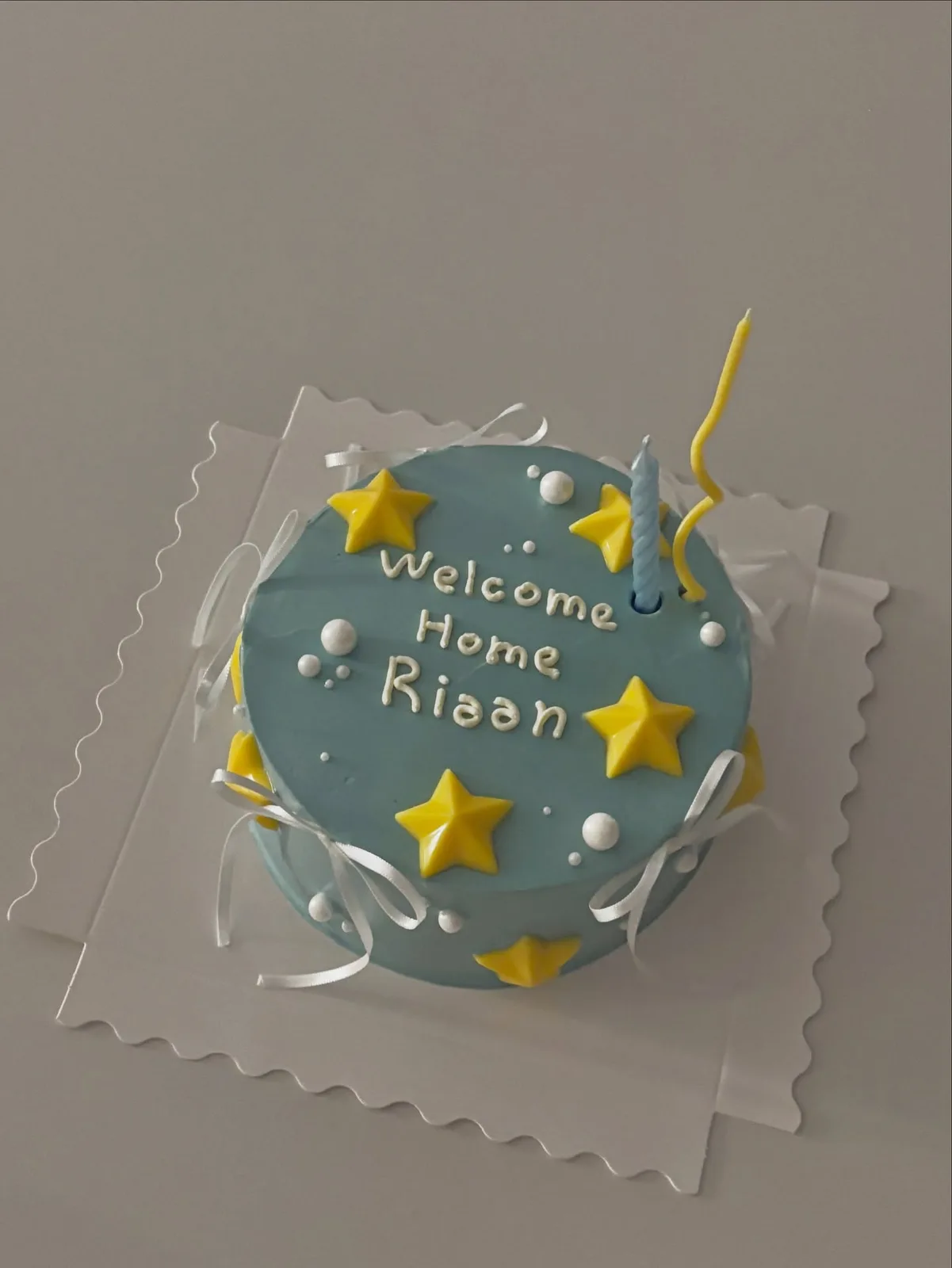 Slate blue cake with yellow stars and piped lettering, Korean-inspired custom cake handmade in Streatham, London